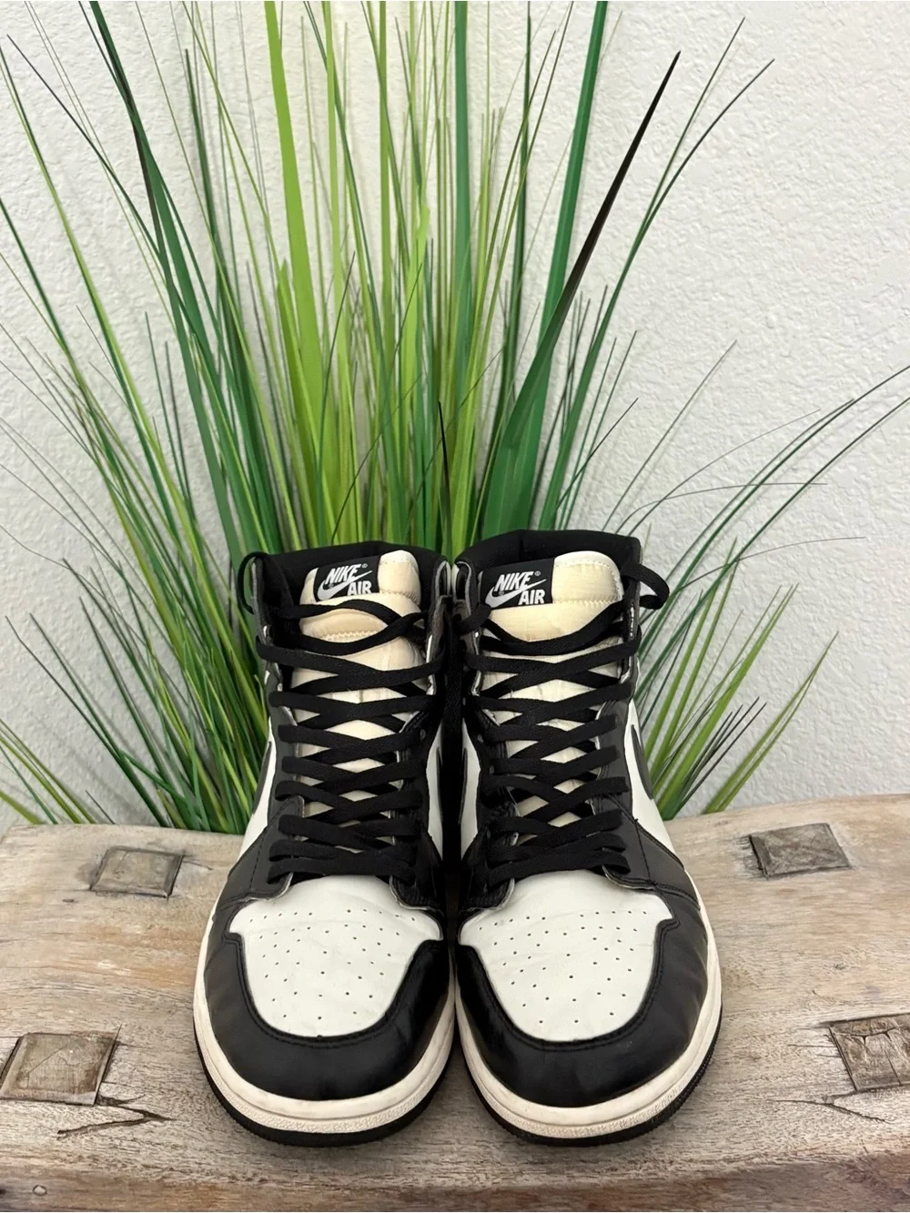 Air Jordan 1 Retro High Top OG Dark Mocha Sneakers